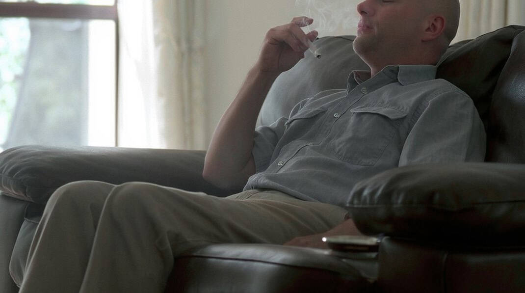 Por Que Sofás em Ambientes com Cigarro Precisam de Limpeza Especial?