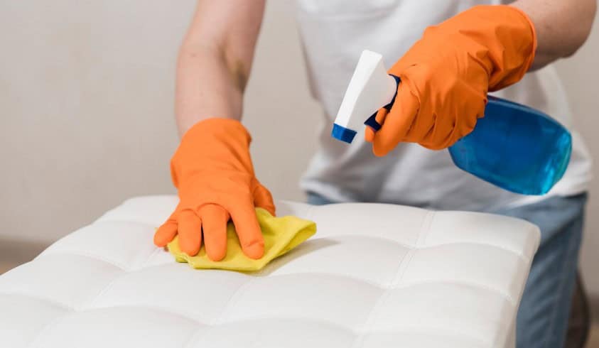 Qual a Diferença Entre Higienização e Limpeza de Sofás?